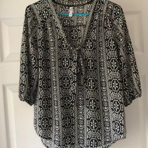 Women’s Black and White Top